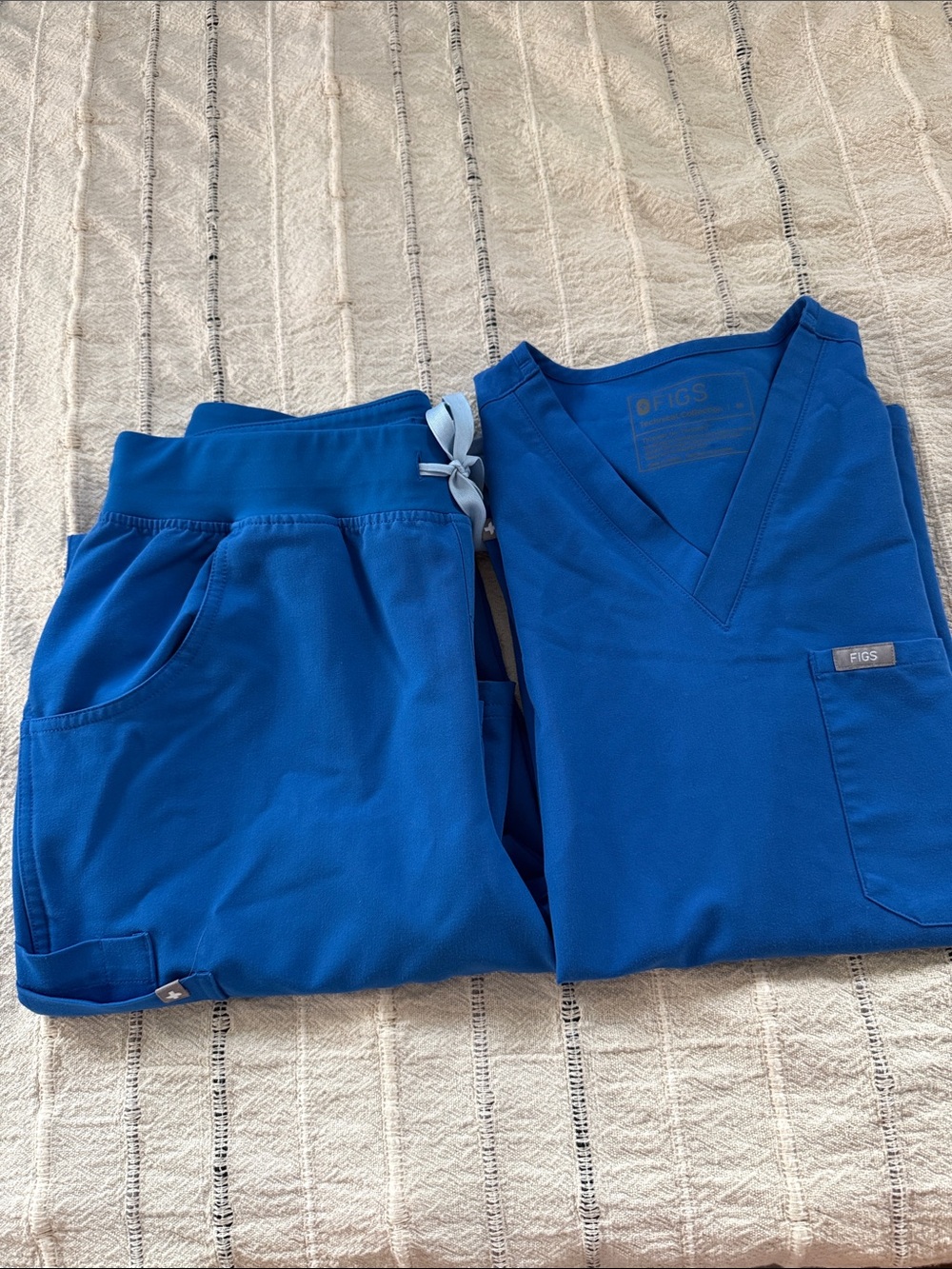 Figs Women’s Blue Scrub Set -Regular Pants & V-Neck Top